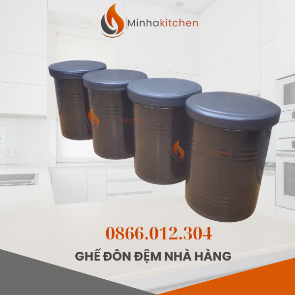 Trong vài năm trở lại đây, Ghế Thùng Phuy Mặt Đệm đang trở thành “hot trend” trong giới kinh doanh quán ăn, cafe, đặc biệt là những không gian mang phong cách retro, vintage hoặc đường phố Hàn Quốc. Không chỉ độc đáo về thiết kế, sản phẩm còn ghi điểm nhờ độ bền, sự tiện dụng và cảm giác ngồi êm ái.