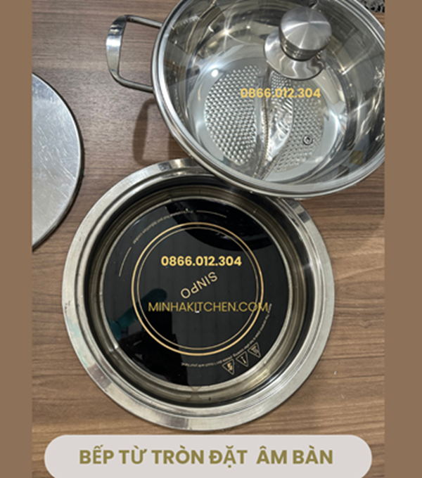 Bạn là sinh viên sống tự túc, đang tìm bếp từ để nấu ăn hàng ngày? Đời sống sinh viên hiện đại không còn gói gọn trong mì tôm và nồi cơm điện. Nhiều bạn lựa chọn bếp từ để nấu ăn ngon hơn, tiết kiệm hơn và an toàn hơn. Tuy nhiên, câu hỏi lớn nhất là: “Chọn bếp từ công suất bao nhiêu là đủ?”  Với kinh nghiệm 5 năm trong ngành SEO & thiết bị gia dụng, bài viết này sẽ chia sẻ nhanh cách chọn bếp từ công suất phù hợp cho sinh viên – vừa tiết kiệm điện, vừa nấu nhanh, lại an toàn. Và sản phẩm nổi bật được giới thiệu chính là Bếp từ âm bàn tròn IH 2000W – thiết kế hiện đại, giá siêu hợp lý cho sinh viên.