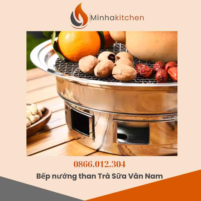 Khi các mô hình trà sữa ngày càng cạnh tranh, những quán trà sữa nướng Vân Nam đã nhanh chóng chiếm trọn cảm tình của giới trẻ nhờ hương vị độc đáo và trải nghiệm uống trà đậm chất nghệ thuật. Bí quyết nằm ở đâu? Chính là set trà nướng ngay tại bàn – với trợ thủ đắc lực không thể thiếu: bếp nướng than hoa mini để bàn. Nếu bạn đang muốn nâng cấp trải nghiệm khách hàng cho quán trà sữa, hoặc đơn giản là tạo điểm nhấn trong những buổi tụ họp bạn bè, hãy khám phá ngay cách trà nướng trên bếp than hoa mini đang làm mưa làm gió trên thị trường.