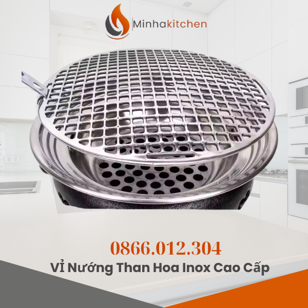 Khi mùa hè đến gần, những bữa tiệc BBQ ngoài trời là cơ hội tuyệt vời để quây quần cùng gia đình và bạn bè. Tuy nhiên, để bữa tiệc nướng trở nên hoàn hảo, không thể thiếu một phụ kiện chất lượng – vỉ nướng inox than hoa. Sản phẩm này không chỉ nâng cao trải nghiệm nướng mà còn giúp việc chế biến món ăn trở nên dễ dàng, an toàn và tiết kiệm thời gian.  Vậy vỉ nướng inox than hoa có những lợi ích gì? Hãy cùng MinhaKitchen khám phá ngay dưới đây!
