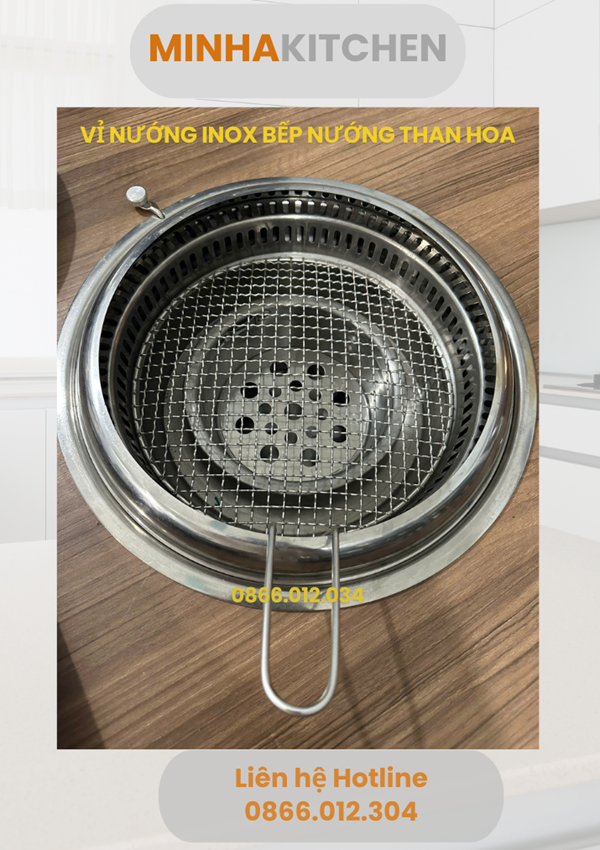 Bếp nướng than hoa hút âm đặt bàn là gì? Bếp nướng than hoa hút âm là dòng bếp: Sử dụng than hoa không khói làm nhiên liệu Được lắp âm xuống mặt bàn Hệ thống hút khói đặt bên dưới mặt bàn (hút âm) Khói và mùi sinh ra trong quá trình nướng sẽ được hút trực tiếp xuống dưới, theo đường ống dẫn ra ngoài