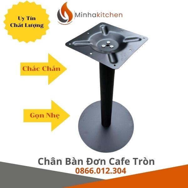Bạn đang chuẩn bị mở một quán cafe, nhà hàng hay nâng cấp không gian phòng tiếp khách của showroom? Bên cạnh việc lựa chọn mặt bàn đẹp thì chân bàn đa năng cho quán cafe, quán ăn chính là yếu tố cốt lõi quyết định độ bền, tính thẩm mỹ và sự an toàn khi sử dụng. Trong số các dòng chân bàn sắt trên thị trường hiện nay, mẫu chân bàn đế vuông 40x40cm bằng thép sơn tĩnh điện đang là dòng sản phẩm dẫn đầu xu hướng nhờ thiết kế thông minh, chắc chắn và linh hoạt. Hãy cùng khám phá chi tiết dòng sản phẩm này ngay dưới đây!