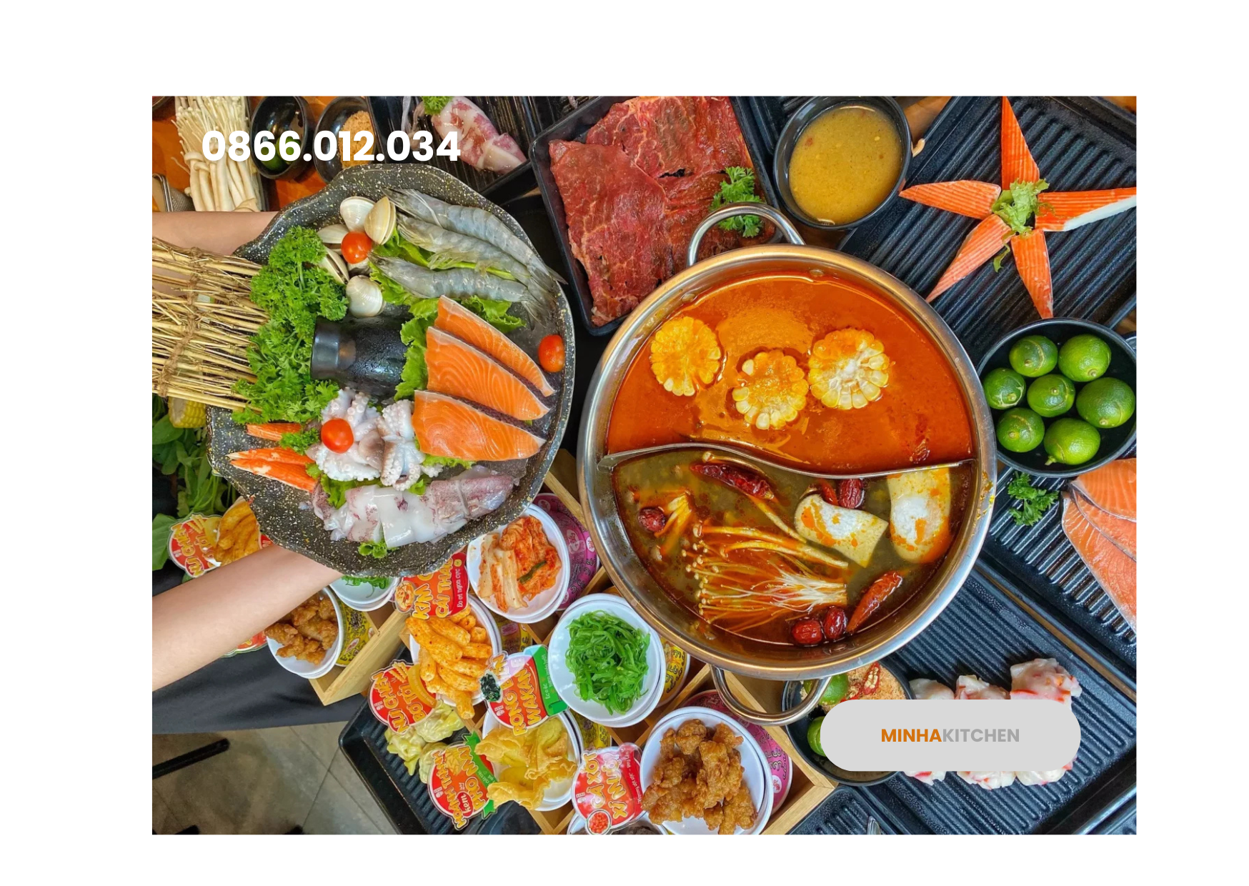 Trong kinh doanh nhà hàng lẩu buffet, việc lựa chọn thiết bị nấu nướng chất lượng, tiện lợi và bền bỉ luôn đóng vai trò quan trọng. Trong đó, nồi lẩu 2 ngăn đang trở thành lựa chọn hàng đầu nhờ khả năng phục vụ nhiều hương vị lẩu trong cùng một lần nấu. Vậy nên chọn loại nồi nào? Hãy cùng Minhakitchen tìm hiểu 2 mẫu nồi lẩu 2 ngăn được ưa chuộng nhất hiện nay: nồi lẩu inox 2 ngăn Trung Hoa và nồi lẩu 2 ngăn vuông nhà hàng.