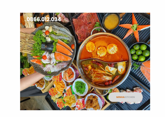 Trong kinh doanh nhà hàng lẩu buffet, việc lựa chọn thiết bị nấu nướng chất lượng, tiện lợi và bền bỉ luôn đóng vai trò quan trọng. Trong đó, nồi lẩu 2 ngăn đang trở thành lựa chọn hàng đầu nhờ khả năng phục vụ nhiều hương vị lẩu trong cùng một lần nấu. Vậy nên chọn loại nồi nào? Hãy cùng Minhakitchen tìm hiểu 2 mẫu nồi lẩu 2 ngăn được ưa chuộng nhất hiện nay: nồi lẩu inox 2 ngăn Trung Hoa và nồi lẩu 2 ngăn vuông nhà hàng.
