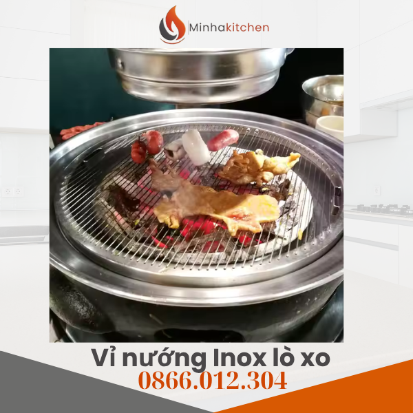 Nếu bạn là người yêu thích những bữa tiệc nướng BBQ, hay là chủ nhà hàng – quán lẩu nướng muốn tìm vỉ nướng bền đẹp, dễ vệ sinh, nướng ngon không khói, thì bài viết này dành riêng cho bạn. MinHaKitchen – thương hiệu chuyên cung cấp thiết bị bếp nướng Hàn Quốc, bếp BBQ và vỉ nướng cao cấp – giới thiệu Top 5 loại vỉ nướng được ưa chuộng nhất hiện nay, giúp bạn chọn được sản phẩm phù hợp nhất cho nhu cầu sử dụng.