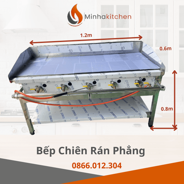 Khi quy mô nhà hàng hoặc chuỗi cửa hàng thức ăn nhanh phát triển, việc phụ thuộc vào các dòng bếp rán nhỏ lẻ sẽ khiến khu vực bếp rơi vào tình trạng quá tải trong giờ cao điểm. Việc nâng cấp lên một chiếc bếp chiên rán công nghiệp có kích thước lớn chính là bước ngoặt giúp chuyên nghiệp hóa quy trình chế biến. Trong số các dòng thiết bị áp chảo hiện nay, bếp chiên rán phẳng 1200 chạy bằng gas là model được các chuyên gia tư vấn thiết kế bếp đánh giá cao nhất về hiệu suất và tính kinh tế.