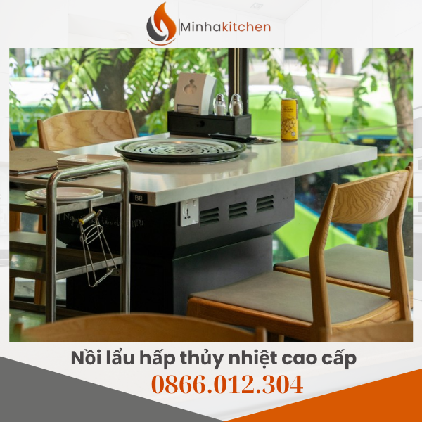 Vì Sao Mô Hình Bếp Lẩu Hơi Hong Kong Được Ưa Chuộng Tại Hà Nội? Hà Nội là thị trường ẩm thực sôi động, nơi khách hàng ngày càng quan tâm đến sức khỏe và trải nghiệm ăn uống chất lượng cao. Lẩu hơi Hong Kong đáp ứng được cả hai yếu tố: Thực phẩm chín bằng hơi nước, giữ nguyên dưỡng chất Không ám mùi khói, không gây nóng bức Tạo trải nghiệm ăn uống hiện đại, tinh tế Phù hợp mô hình lẩu cô đơn, lẩu gia đình, lẩu cao cấp Chính vì vậy, nhu cầu tìm kiếm bếp lẩu hơi nhà hàng tại Hà Nội ngày càng tăng mạnh.