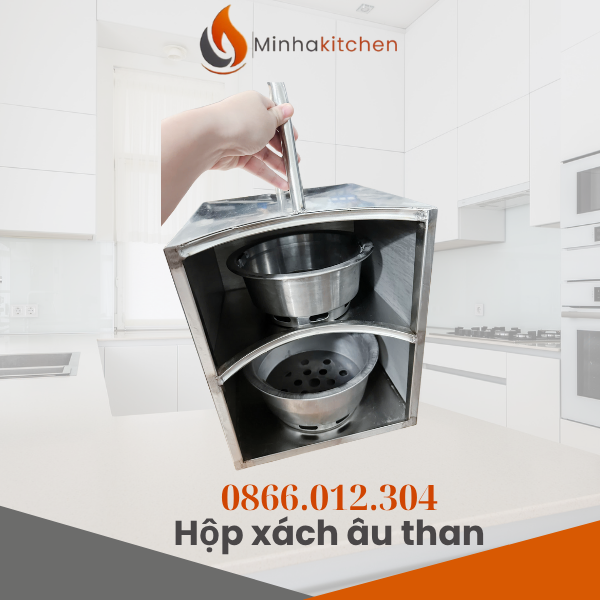Trong vận hành nhà hàng nướng, việc đảm bảo an toàn và chuyên nghiệp khi thay than là điều vô cùng quan trọng. Đó là lý do vì sao nhiều nhà hàng, quán BBQ tại khu vực miền Bắc đang tìm kiếm một giải pháp hiệu quả: hộp đựng âu than hoa hay còn gọi là giỏ inox đựng xô than hoa. Nếu bạn đang cần tìm địa chỉ mua hộp đựng than inox uy tín tại miền Bắc, bài viết này sẽ giúp bạn hiểu rõ hơn về sản phẩm và chọn được nơi mua chất lượng, giá hợp lý.