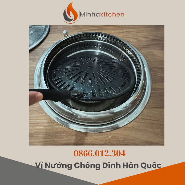 Vỉ nướng gang chuyên bếp nướng than hoa chống dính đang là lựa chọn hàng đầu của nhiều nhà hàng BBQ nhờ độ bền cao và khả năng nướng vượt trội.