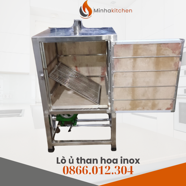 1. Nhu cầu sử dụng lò ủ than hoa BBQ trong nhà hàng nướng Ẩm thực nướng BBQ, đặc biệt là phong cách BBQ Hàn Quốc, ngày càng được ưa chuộng tại Việt Nam. Tại các nhà hàng quy mô từ 10–15 bàn nướng, việc đảm bảo nguồn than hoa luôn sẵn sàng là yếu tố quan trọng để phục vụ khách hàng liên tục, không bị gián đoạn. Tuy nhiên, nhiều nhà hàng gặp khó khăn khi phải liên tục mồi than, tiếp than cho từng bàn. Việc này không chỉ tốn thời gian, công sức nhân viên mà còn ảnh hưởng đến trải nghiệm khách hàng. Đó là lý do mà lò ủ than hoa BBQ ra đời, trở thành thiết bị không thể thiếu trong các quán nướng chuyên nghiệp.